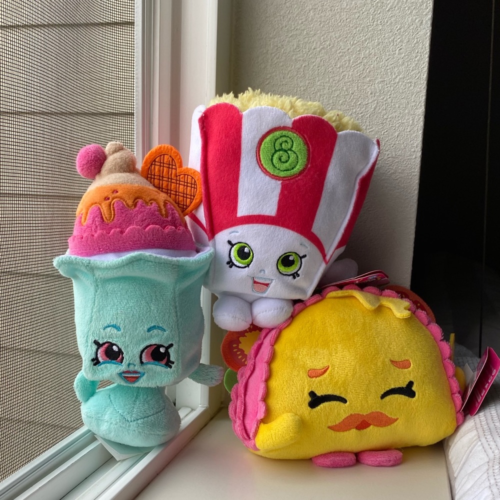 Shopkins plush bundle🌼🌸🦋